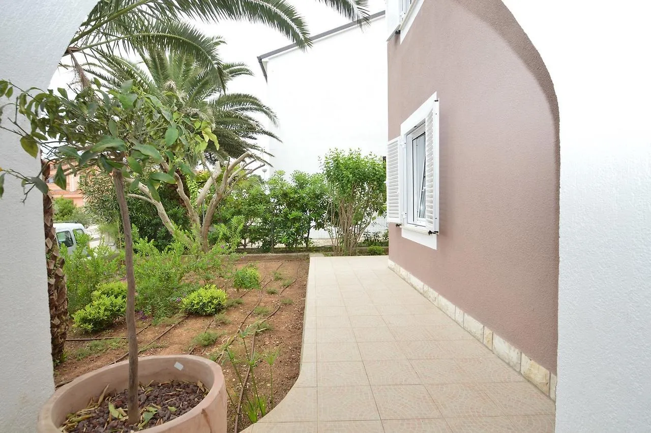 Apartment With Garden - Ana 1 木洛希尼 0*,