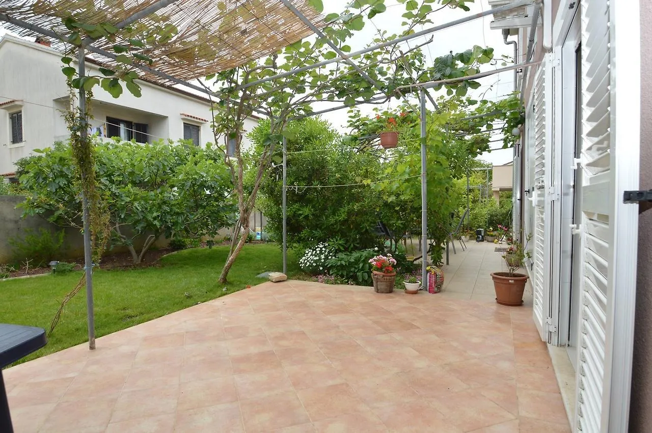 Apartment With Garden - Ana 1 木洛希尼 克罗地亚