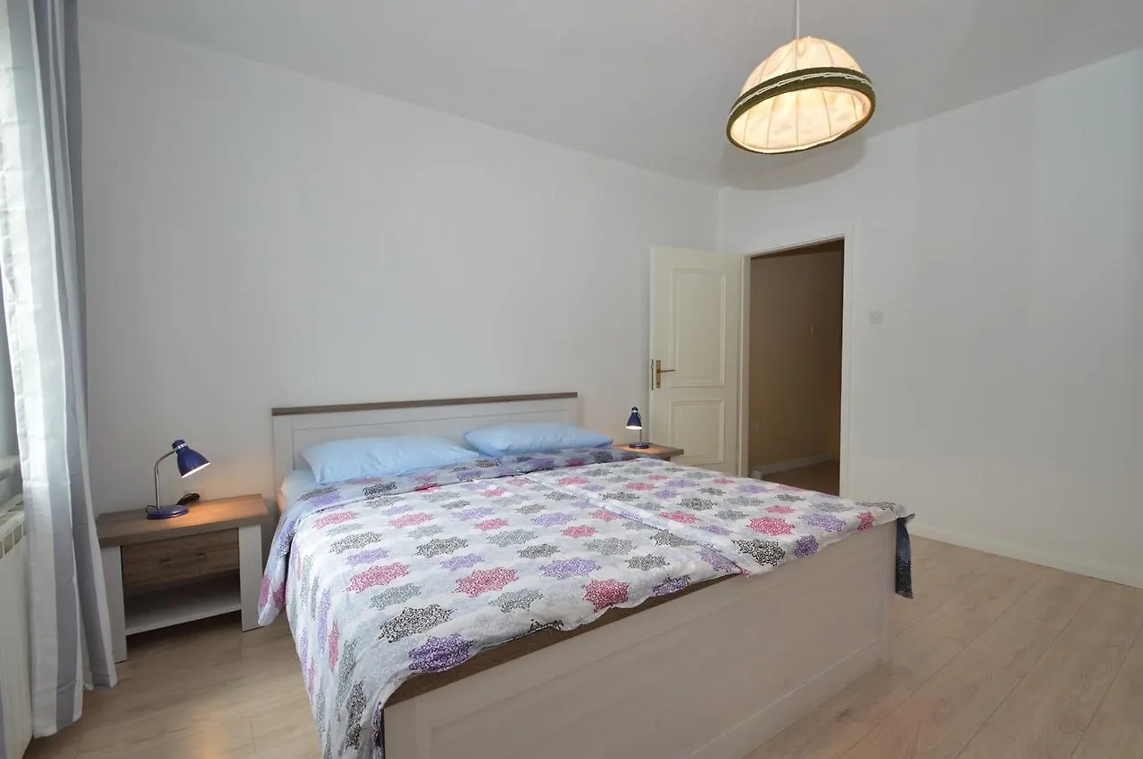 Apartment With Garden - Ana 1 木洛希尼 0*,  克罗地亚